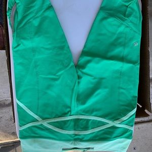 green lululemon crop leggings